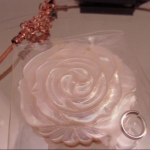 Hand carved Shell Rose/leather Necklace. L35-2